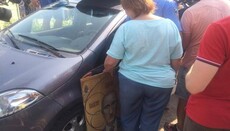 Люди в футболках «Автомайдан» принесли крестоходцам «икону Путина»