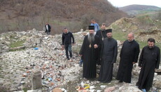 У Косово сербів, які прибирали монастир, обстріляли з автоматів