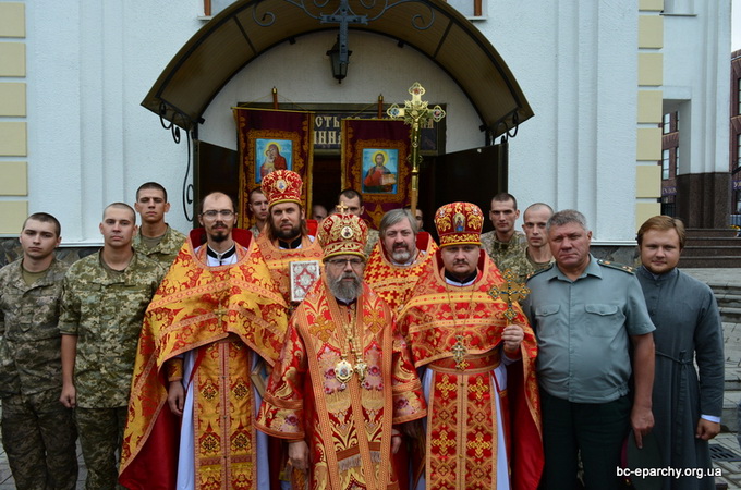 Духовенство УПЦ і солдати ЗСУ разом молилися за мир в Україні