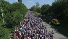 Уже более 20 тысяч верующих совершают Крестный ход на Почаев