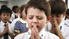 В Элладской Церкви считают, что Министерство образования не отменяло утренние молитвы в школе