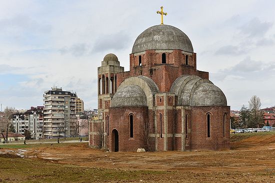 Студенти-албанці вимагають знести собор Христа Спасителя в Приштині