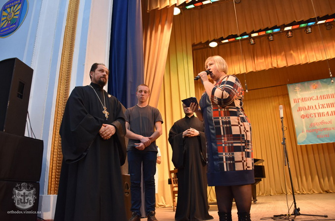 Священики та волонтери Вінницької єпархії УПЦ допомагають пораненим бійцям