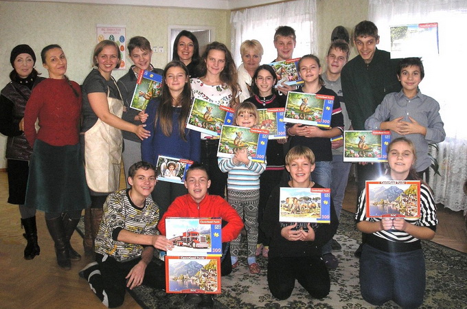Київські волонтери провели для сиріт майстер-клас з декупажу