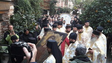 В монастыре Архангелов на Афоне паломники сутки возносили молитвы 