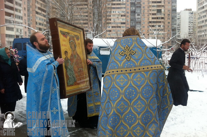 У Київський храм прибула Чудотворна ікона, яка допомагає при безплідді (ФОТО)