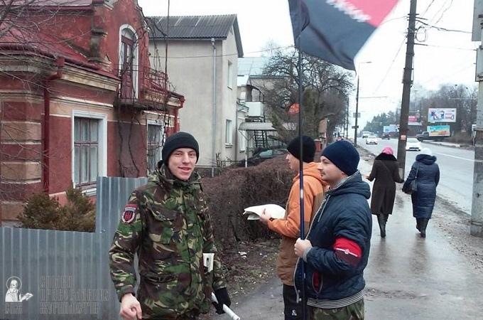 «Правий сектор» атакує собор УПЦ в Тернополі