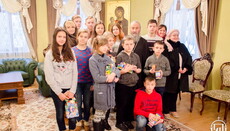 «Три Лавры»: Юные паломники из Луганска посетили Предстоятеля УПЦ 