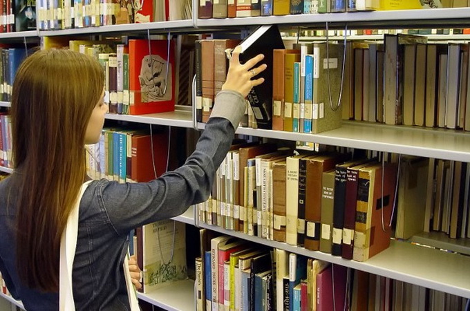Бестселером року у Німеччині стала книга Гітлера «Майн кампф»