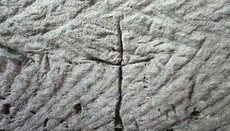 Израильские спелеологи обнаружили в пещере древнее изображение креста