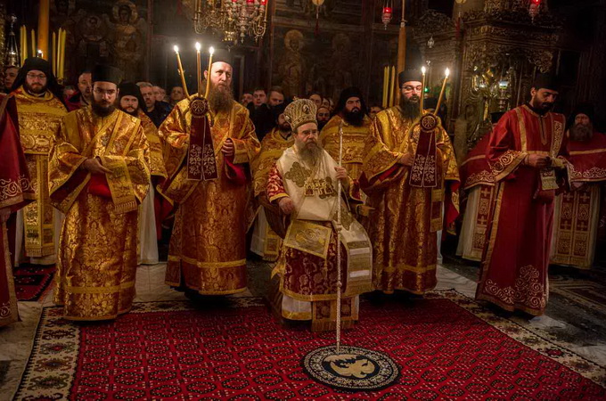 В пам'ять засновника афонського Хіландара: нічне Богослужіння та паломники з православних країн (ФОТО, ВІДЕО)