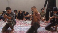 Игиловцы отрубили руки двум детям за отказ убивать пленных