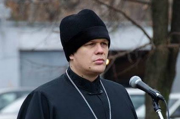 Священик Київського патріархату облаяв матом одеситку у Facebook