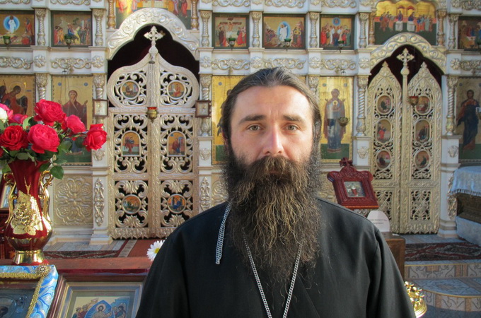Священик Сергій Кобзар, який збирає пожертви у соцмережах, не має відношення до Горлівської єпархії УПЦ
