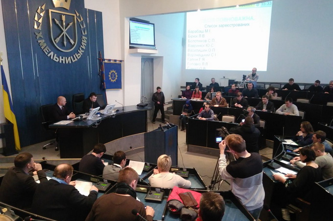 У Хмельницькому депутати не повелися на провокацію «свободівців» щодо заборони УПЦ