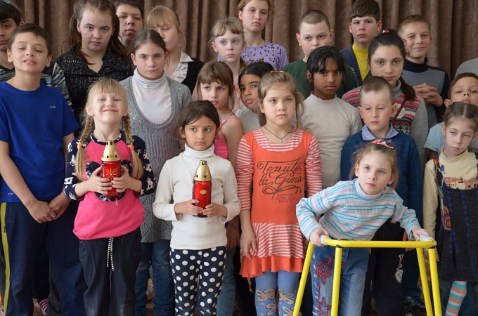 Духовенство УПЦ допомагає дітям в зоні АТО