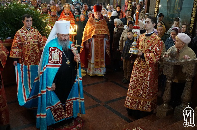 Предстоятель УПЦ привітав жінок з днем Святих Жон-Мироносиць (ФОТО)