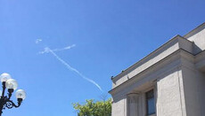 Во время молебна у Верховной Рады верующие увидели крест в небе (ФОТО)