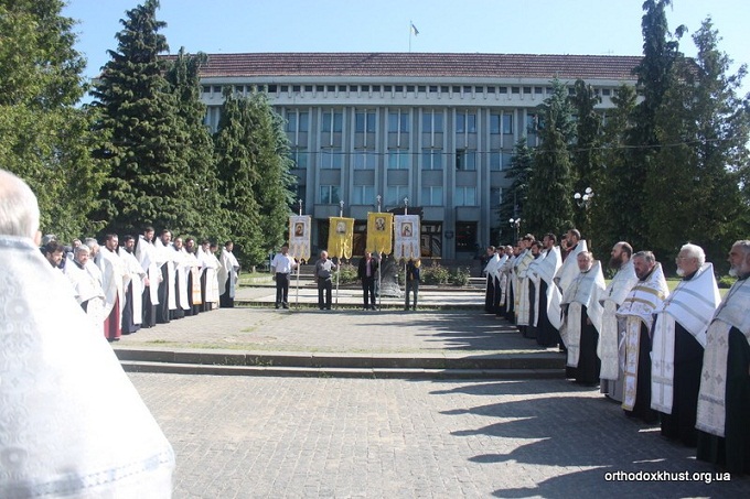 У Хустській єпархії УПЦ провели молитовне стояння (ФОТО, ВІДЕО)