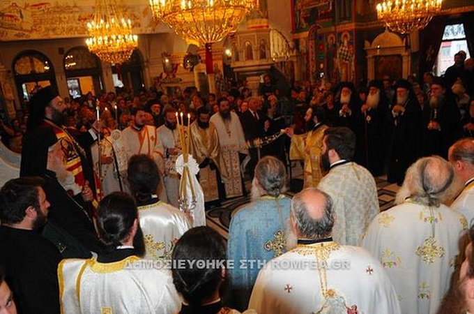 Тисячі віруючих Греції вшанували пам'ять святого Іоанна Руського (ФОТО)