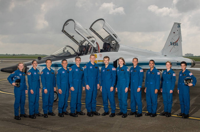 NASA відібрало 12 майбутніх колонізаторів Місяця і Марса