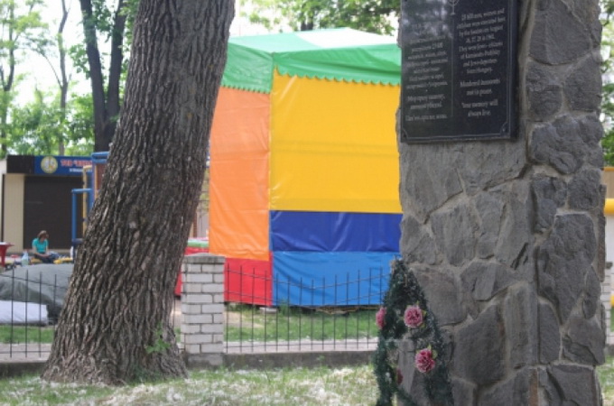 У Кам'янець-Подільському на кладовищі відкрили парк розваг