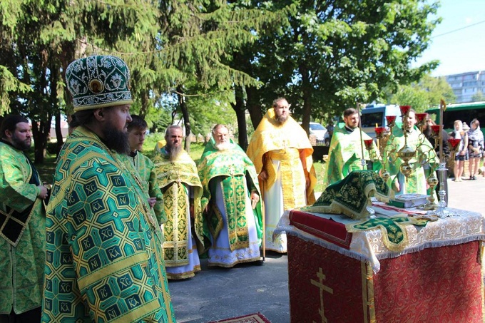 У Новоград-Волинському радикали виступають проти будівництва храму УПЦ (ВІДЕО)