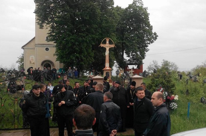 В Ірляві греко-католики вимагають від громади УПЦ «звільнити храм» (ВІДЕО)