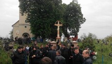 В Ірляві греко-католики вимагають від громади УПЦ «звільнити храм» (ВІДЕО)