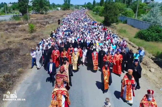 У Білгороді-Дністровському пройшов багатотисячний Хресний хід на честь Іоанна Сочавського (ФОТО, ВІДЕО)