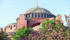 Турция ответила на критику Греции из-за чтения Корана в Святой Софии