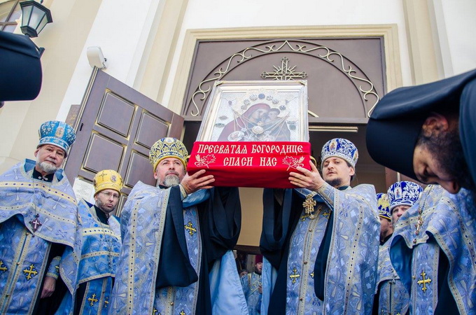 У Запоріжжі урочисто зустріли сльозоточиву ікону Божої Матері «Боянська»