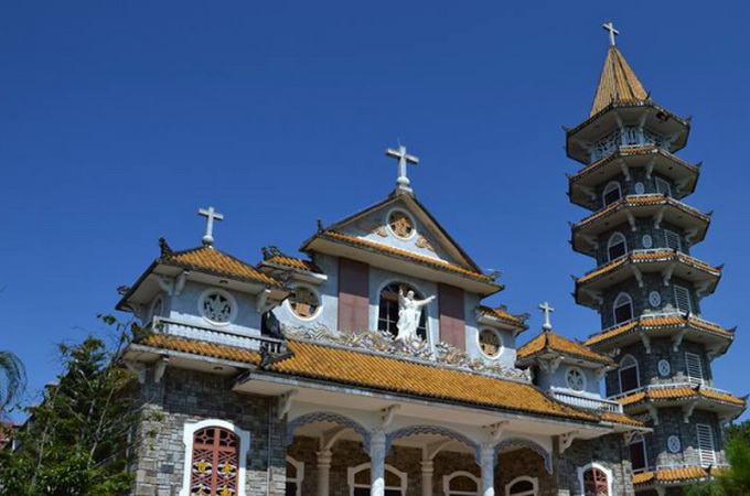 У В'єтнамі поліція та чиновники напали на християнський монастир