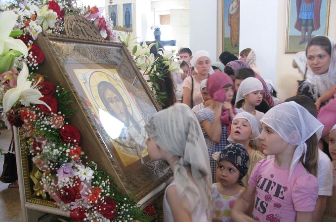В Херсонській єпархії сотні людей зустріли ікону «Спас Нерукотворний» (ФОТО)