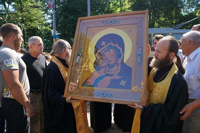 Над іконою Пресвятої Богородиці «Десятинна» у Чернівцях сталося чудо (ВІДЕО)