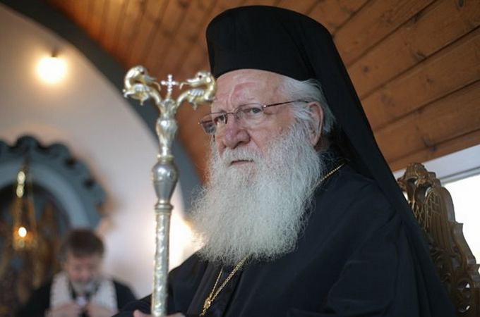 Наші правителі віддалилися від Бога і хочуть віддалити від Нього нас, – Ієрарх Елладської Церкви