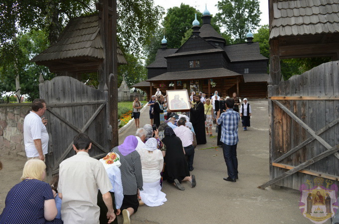 Монахи Афону передали ікону Божої Матері вірянам Коломиї (ФОТО)