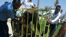 В Египте мусульманин после молитвы купил нож и напал на туристов 