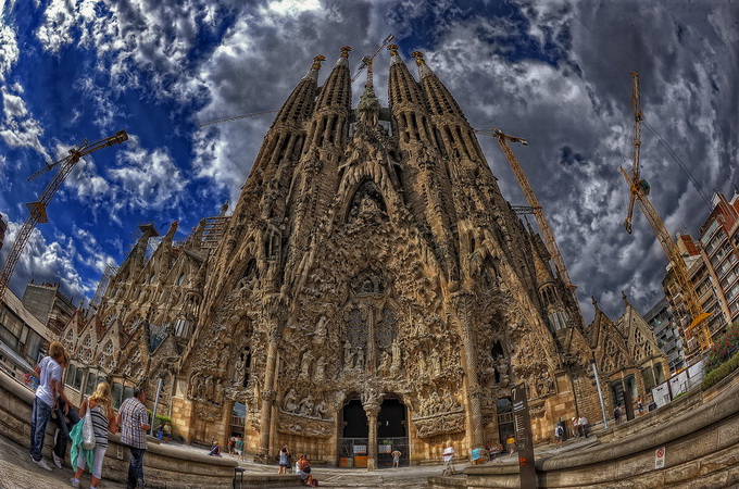 В Барселоне изменили проект базилики La Sagrada Familia 