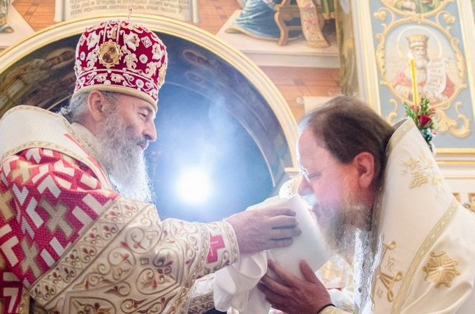 Предстоятель УПЦ привітав митрополита Чернівецького Мелетія з 55-річчям