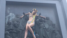 Активістка Femen поглумилася над пам'ятником Святому князю Володимиру