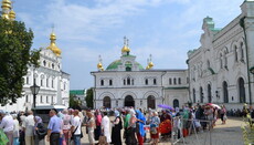 Десятки тысяч верующих поклонились чудотворным иконам в Киевской лавре