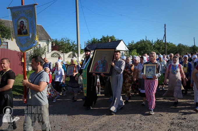 В Ровенской епархии начался Крестный ход к Святой Почаевской горе