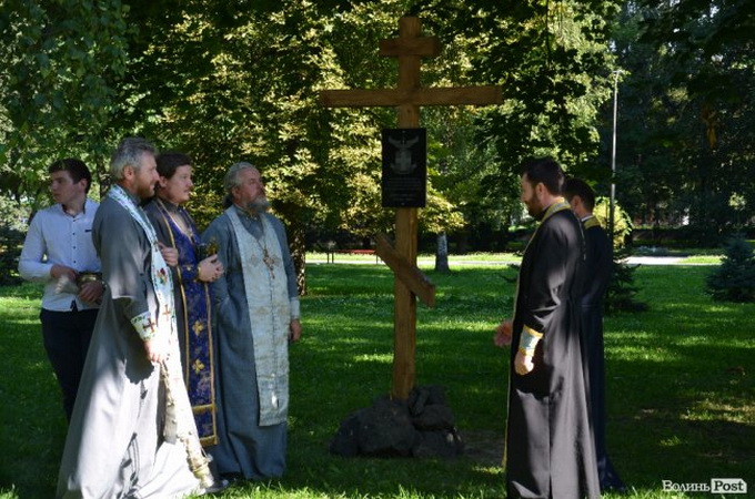На Волині освятили пам'ятник полеглим воїнам-десантникам