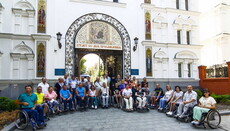 Инвалиды-колясочники молились о мире в Одесском монастыре (ВИДЕО)