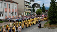 Крестный ход с мировыми святынями прошел в Хустской епархии
