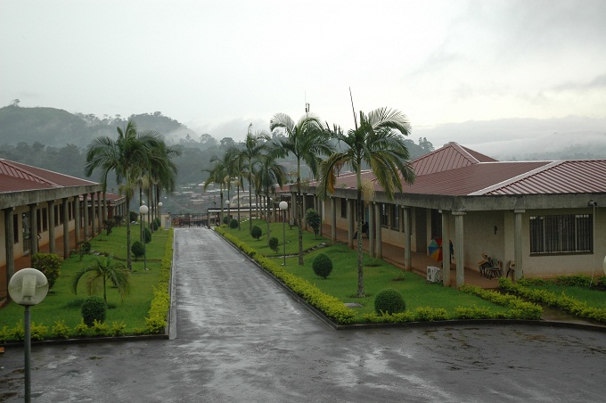 В Камеруне осквернили католический храм и могилу епископа