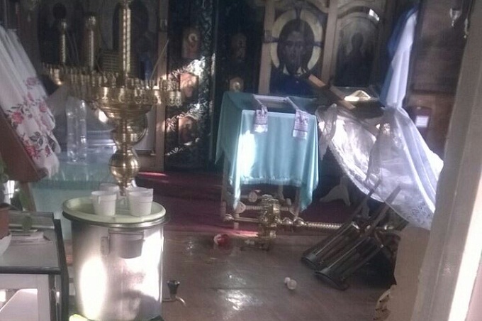 Вандалы разбили и обокрали иконы в киевском храме УПЦ