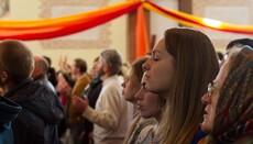 Католики-харизмати провели «вогняну молитву» у Хмельницькому