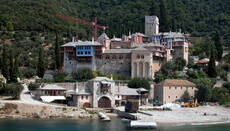 Два афонських монастиря закриють для паломників